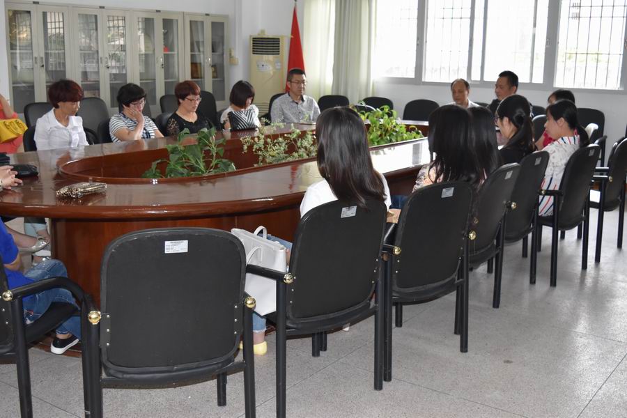 龙湖区夏桂埔小学举行第二次线下校本研修研讨会