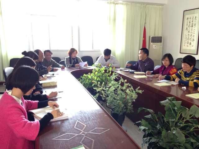 龙湖区夏桂埔小学举行第一次线下校本研修研讨会