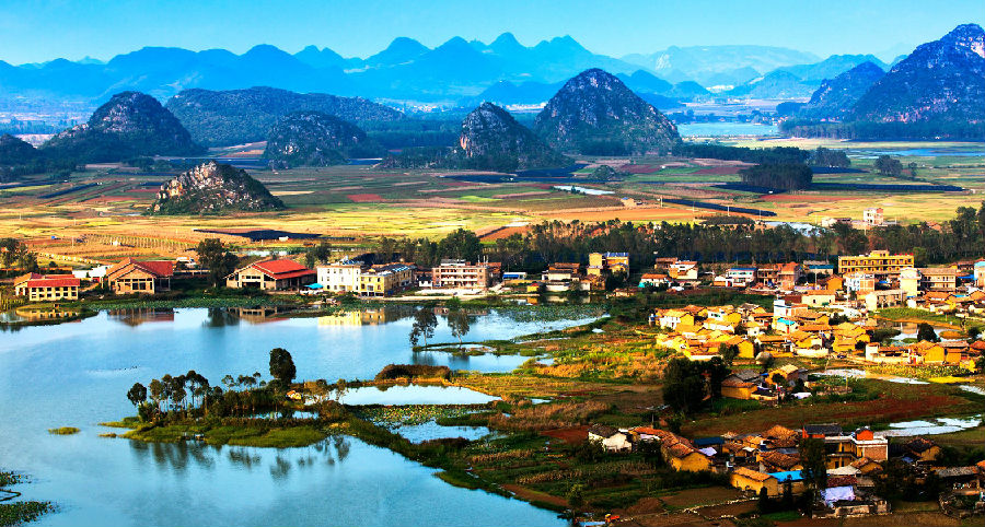 景点多,范围广,容量大,环境质量好,自然景色与人文景观相映成辉.