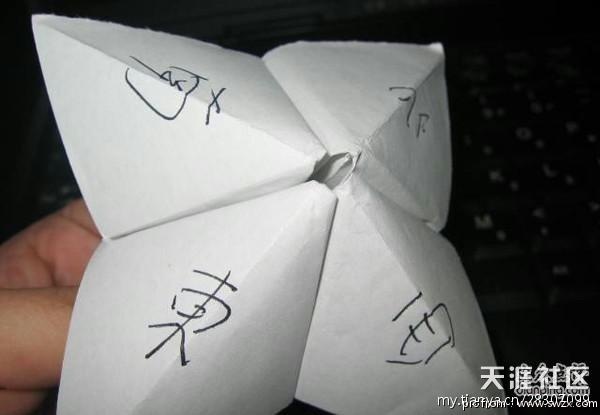每个人都经历过童年,小时候的一些美好的瞬间总是令我们难忘怀.